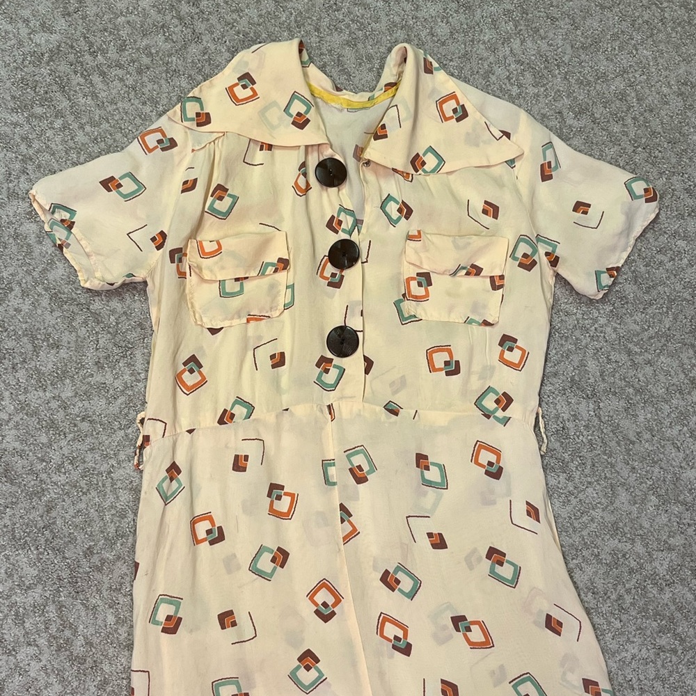 Vintage 1930s or 1940s day dress with decorative buttons S